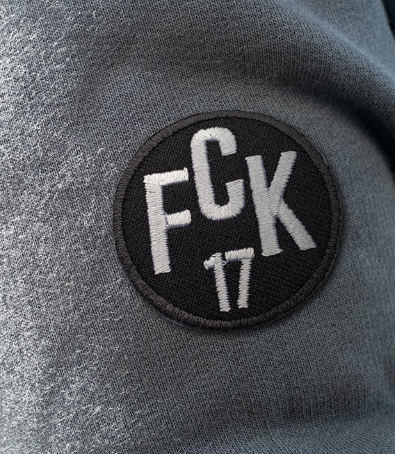 hoodie-antraciet-mouwlabel_1